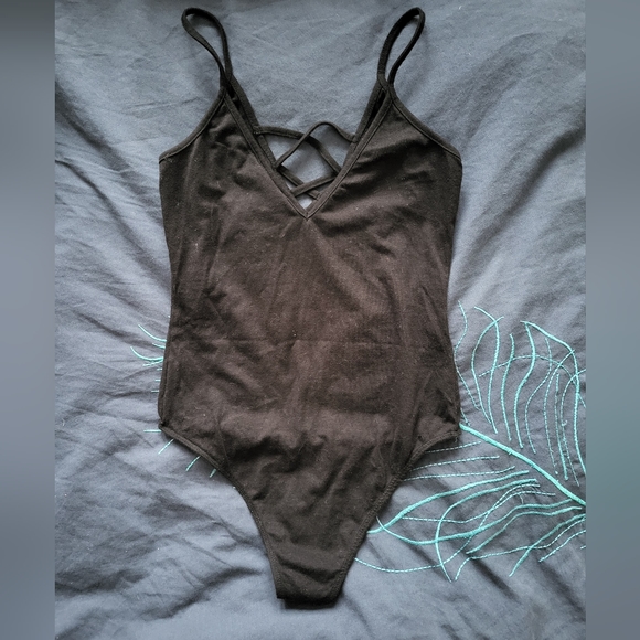 Black criss cross front bodysuit - Picture 3 of 6